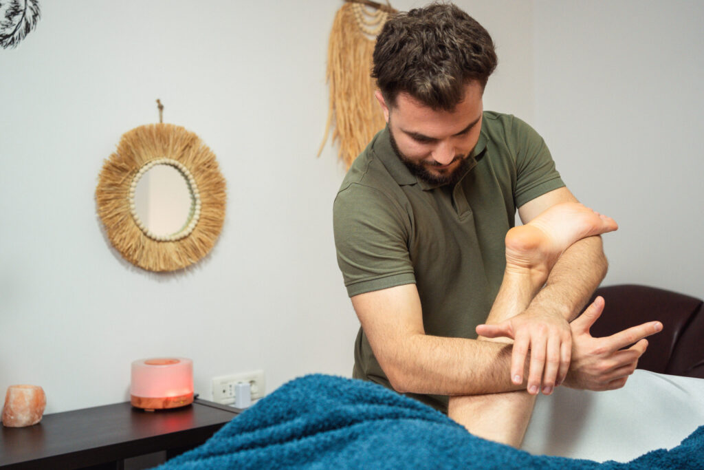 Beneficiile masajului terapeutic pentru durerile de spate