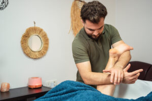 Beneficiile masajului terapeutic pentru durerile de spate