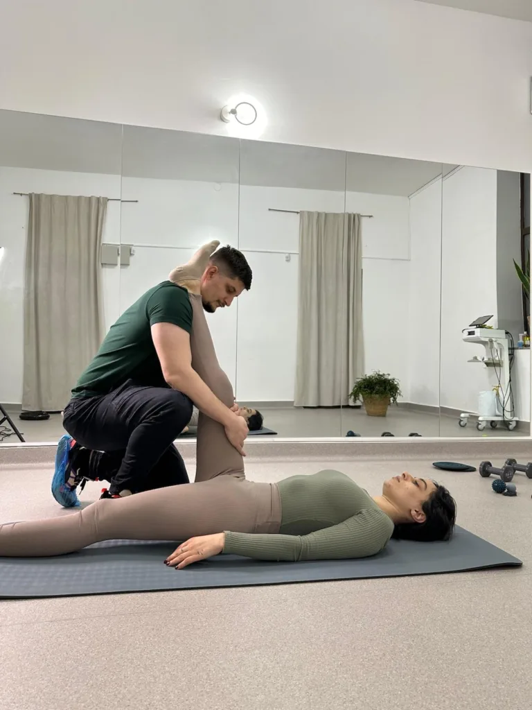 kinetoterapie 1 la 1 București exerciții kinetoterapie recuperare spate kinetoterapeut București Healing Therapy